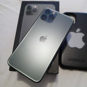 Apple iphone 11 pro 64 GB unlocked phone like new